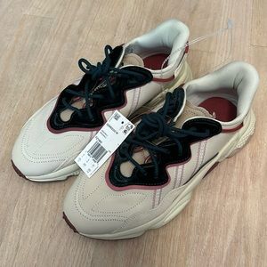 NWT Adidas Women’s Ozweego sneakers size 9.5